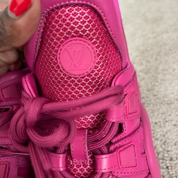 Louis Vuitton LV ARCHLIGHT SNEAKER - Picture 4 of 10